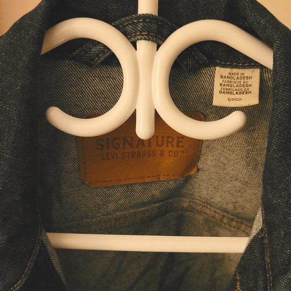 Signature Levi Strauss Denim Trucker Jacket - Picture 2 of 6